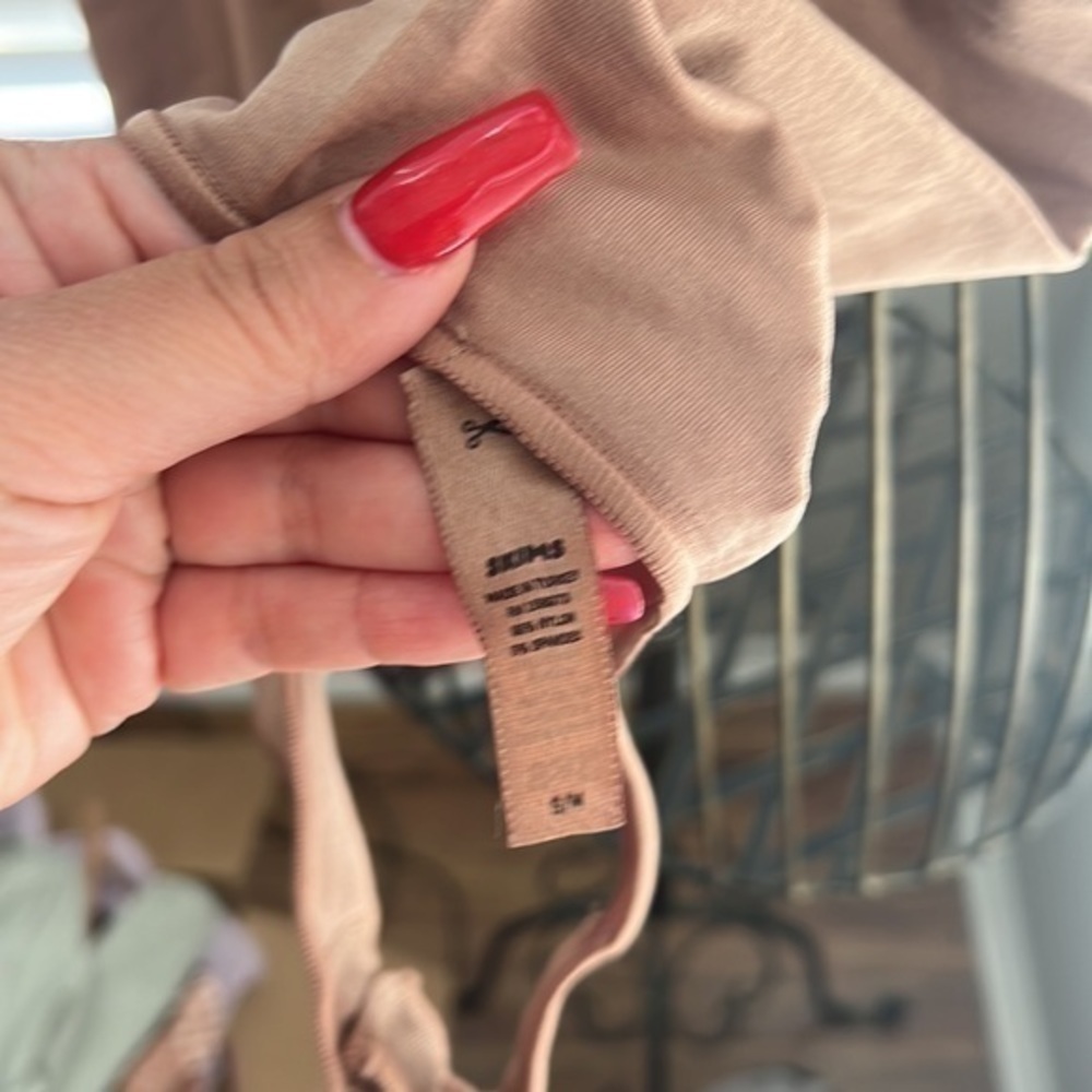 Essential T-Shirt Bodysuit - Picture 10 of 13
